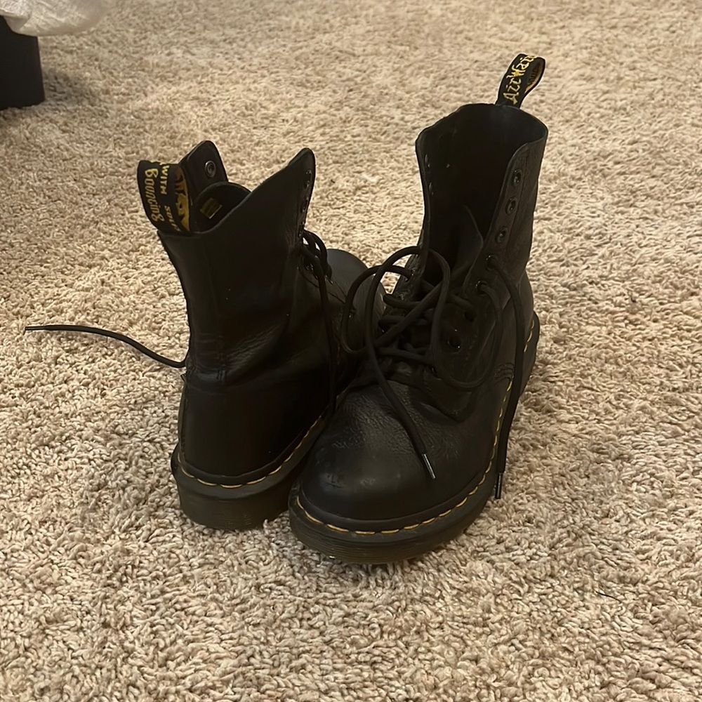 gently used - LIKE NEW doc martins